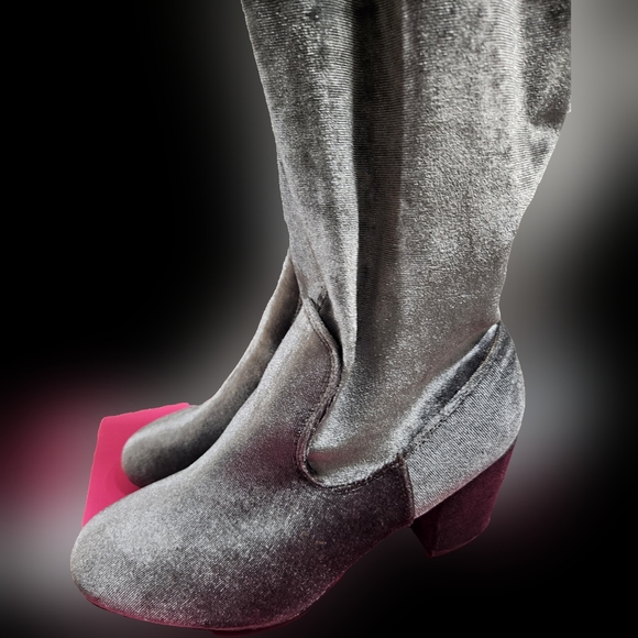 Adina Gray Velvet WC - Picture 8 of 10